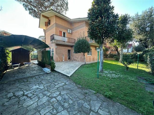 Villa Indipendente in vendita a Fregene, Roma Capitale