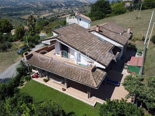 Villa Indipendente in vendita a Unione dei Comuni della Val Vibrata, Tortoreto