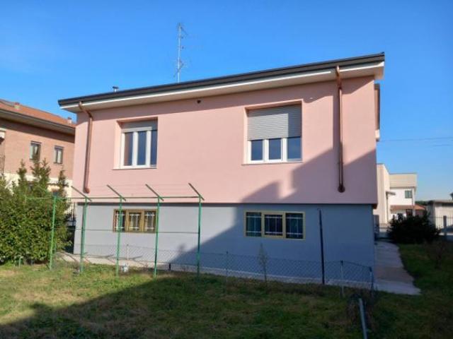 Villa Indipendente in vendita a Novara