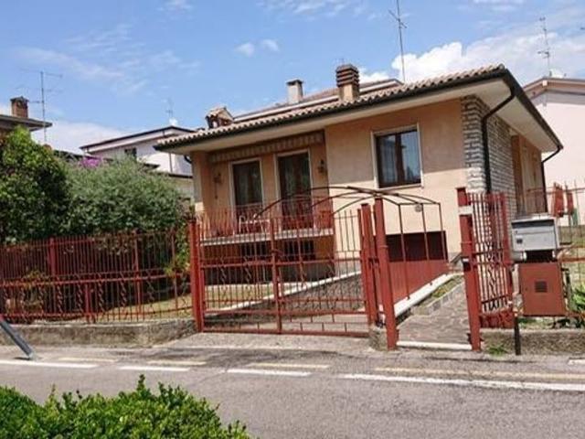 Villa Indipendente in vendita a Bardolino, Veneto
