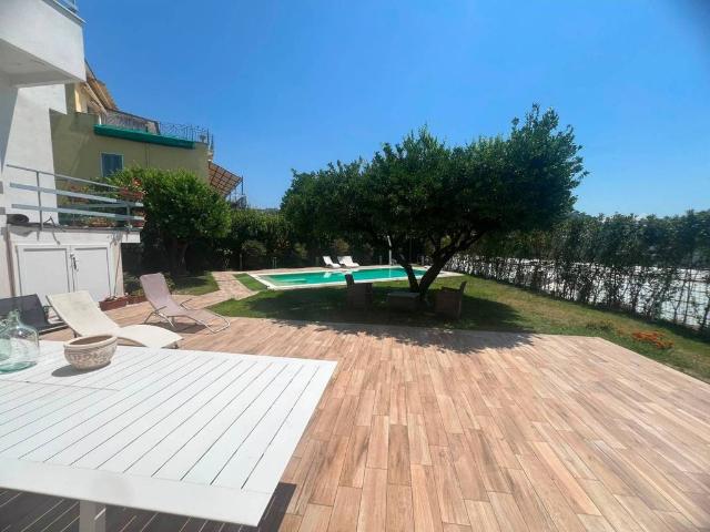 Villa Indipendente in vendita a Rione Ortodonico, Pozzuoli