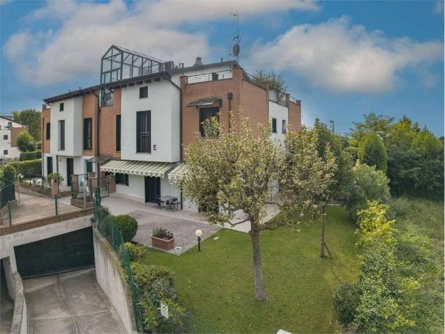 Villa Indipendente in vendita a Cognento, Modena