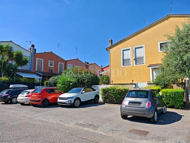 Villa Indipendente in vendita a Axa, Roma Capitale