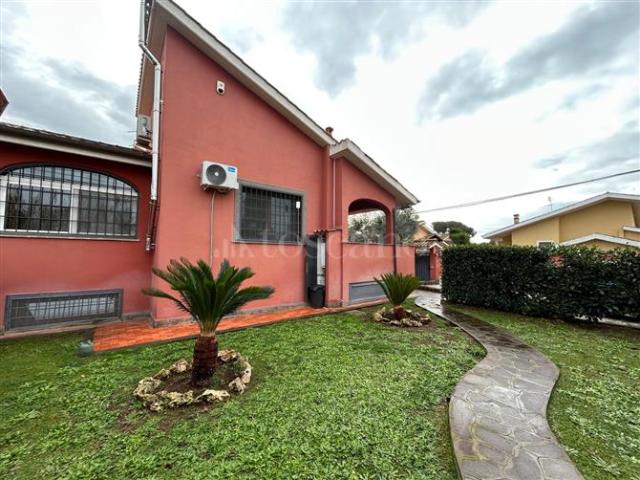 Villa Indipendente in vendita a Municipio Roma X, Roma Capitale