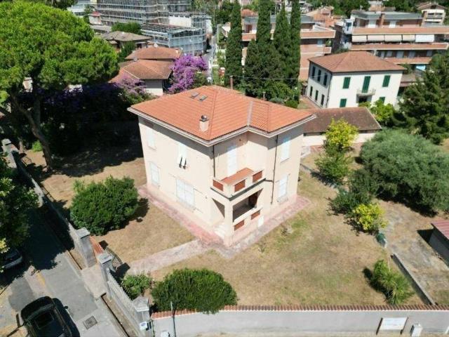 Villa Indipendente in vendita a San Carlo, Marina Di Massa