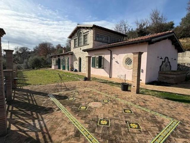 Villa Indipendente in vendita a Montopoli Di Sabina, Lazio