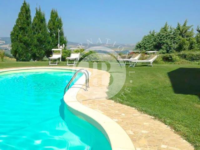 Villa Indipendente in vendita a Centro Storico, Marche