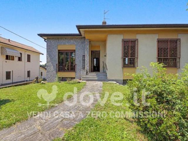 Villa Indipendente in vendita a Gallarate, Lombardia