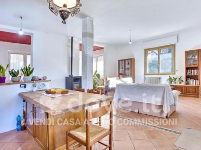 Villa Indipendente in vendita a Carnago, Lombardia