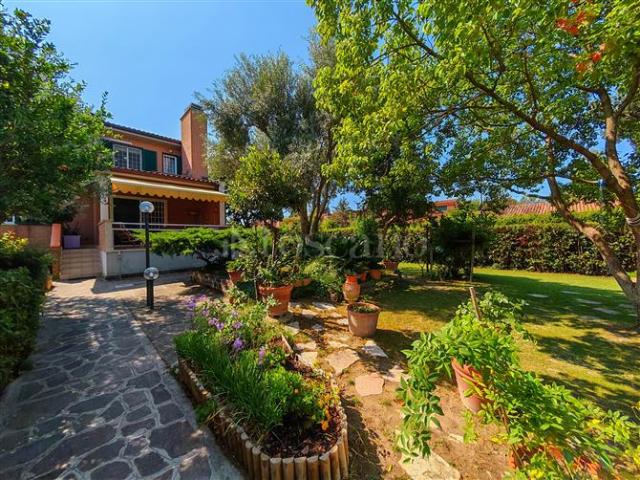 Villa Indipendente in vendita a Municipio Roma X, Roma Capitale