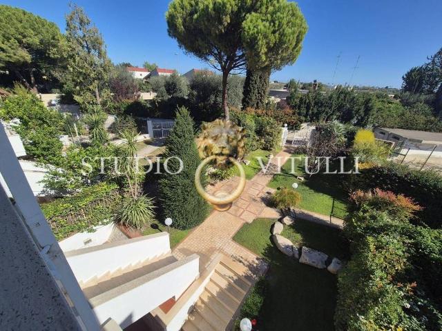 Villa Indipendente in vendita a Municipio 4, Puglia