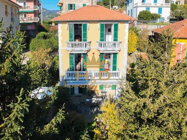 Villa Indipendente in vendita a San Michele di Pagana, Rapallo