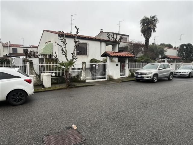 Villa Indipendente in vendita a Quartiere Boschetto, Trezzano Sul Naviglio