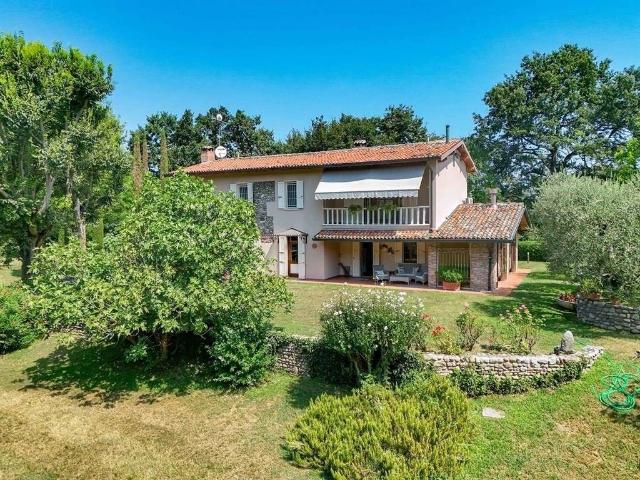 Villa Indipendente in vendita a Desenzano Del Garda, Brescia