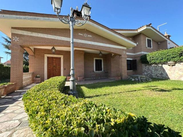 Villa Indipendente in vendita a Roma Capitale, Lazio