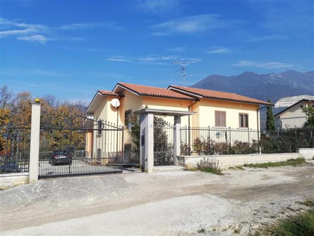 Villa Indipendente in vendita a Cervaro, Lazio