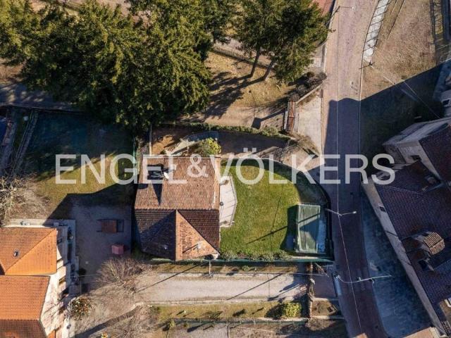 Villa Indipendente in vendita a Comunità Montana del Piambello, Valganna