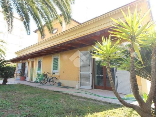 Villa Indipendente in vendita a Ragnola, Marche