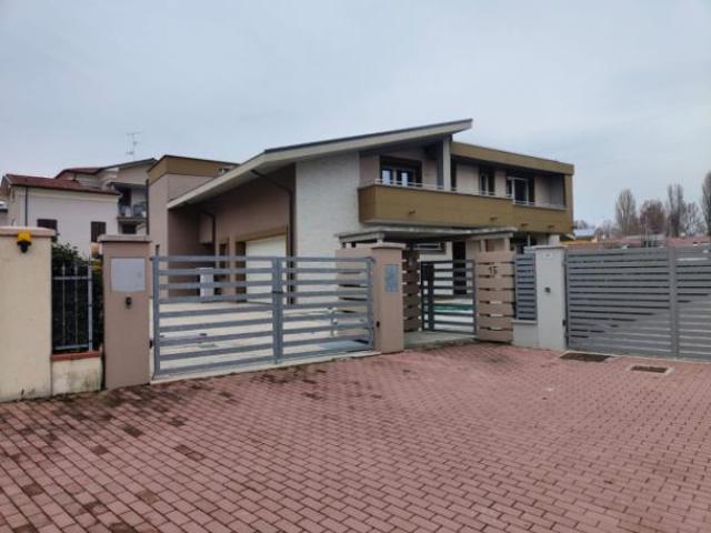 Villa Indipendente in vendita a Fabbrico, Reggio nell'Emilia