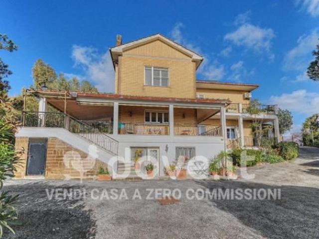 Villa Indipendente in vendita a Colfiorito, Roma Capitale