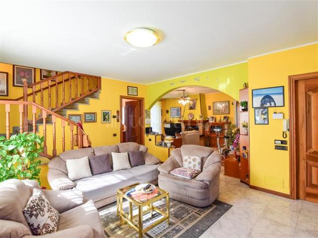 Villa Indipendente in vendita a Besana In Brianza, Lombardia