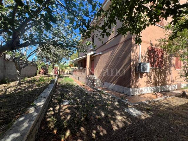 Villa Indipendente in vendita a Stagni di Ostia, Roma Capitale