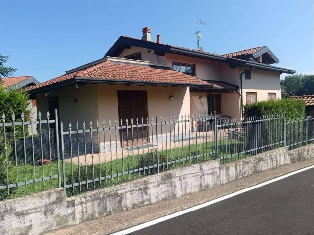 Villa Indipendente in vendita a Cazzago Brabbia, Lombardia