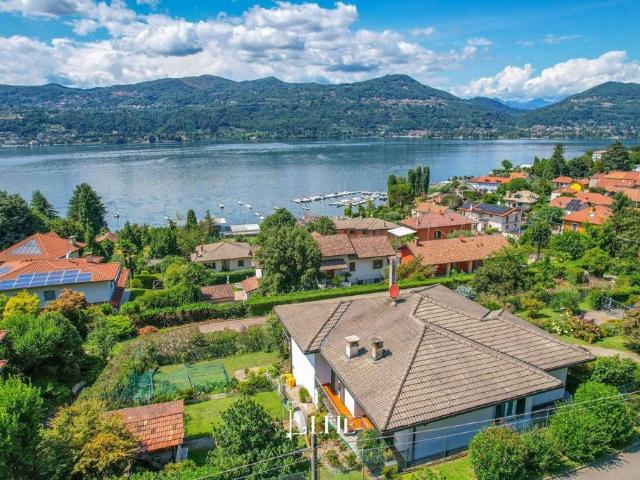 Villa Indipendente in vendita a Ranco, Lombardia