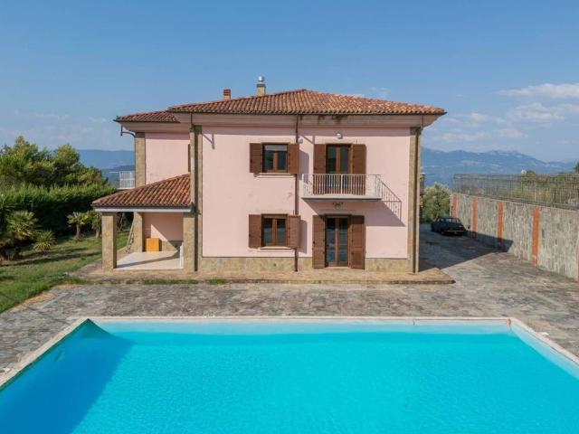 Villa Indipendente in vendita a Lustra, Campania