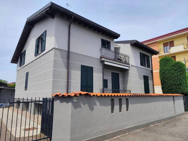 Villa Indipendente in vendita a Sovico, Lombardia