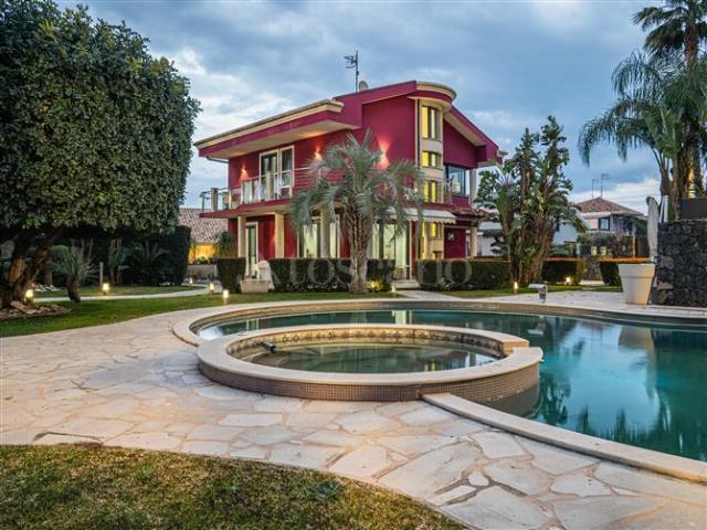 Villa Indipendente in vendita a Aci Sant'antonio, Sicilia