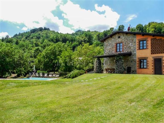 Villa Indipendente in vendita a Camporgiano, Lucca