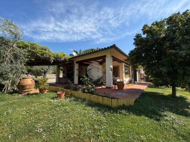 Villa Indipendente in vendita a Campomaggiore, Fara Sabina