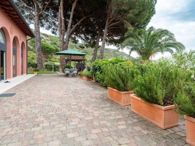 Villa Indipendente in vendita a Campo nell'Elba, Marina Di Campo