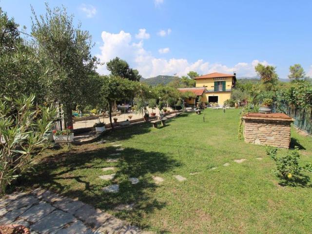 Villa Indipendente in vendita a Villanova D'albenga, Liguria