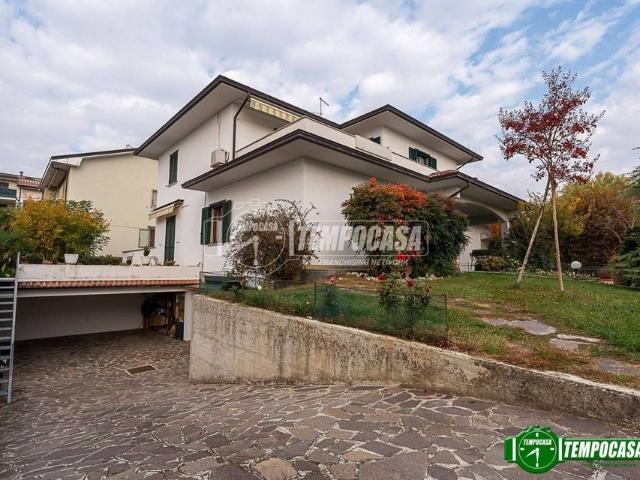 Villa Indipendente in vendita a Rottofreno, Reggio Emilia