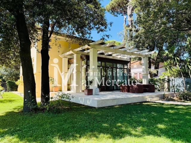 Villa Indipendente in vendita a Camaiore, Toscana