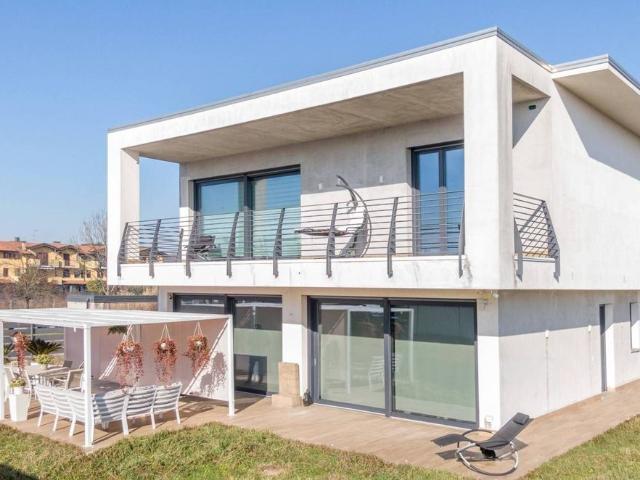 Villa Indipendente in vendita a Bettola di Pozzo d'Adda, Pozzo D'adda