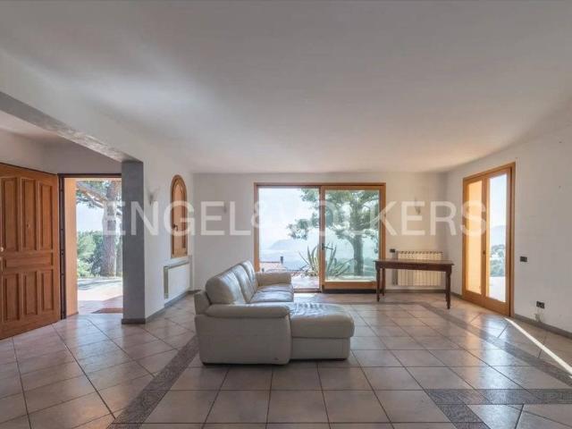 Villa Indipendente in vendita a Diano Castello, Liguria