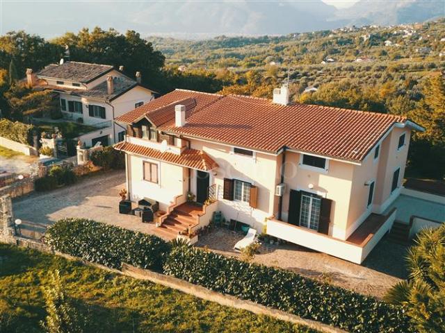 Villa Indipendente in vendita a Cervaro, Lazio