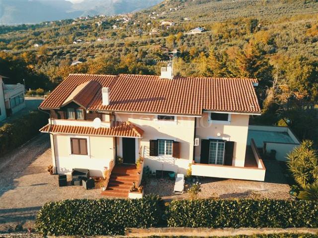 Villa Indipendente in vendita a Cervaro, Lazio