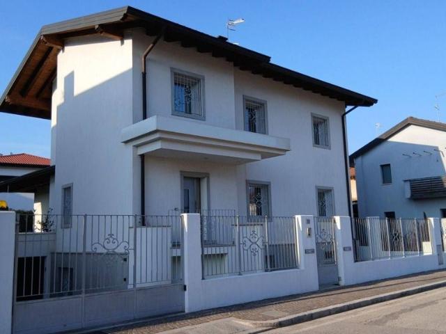 Villa Indipendente in vendita a Borgo Pracchiuso, Reana Del Roiale