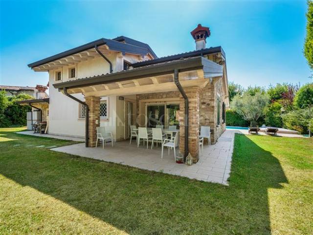 Villa Indipendente in vendita a Lonato, Lombardia