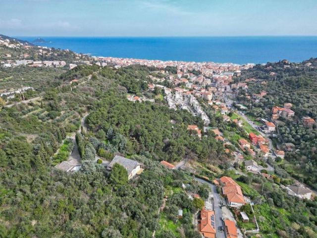 Villa Indipendente in vendita a Alassio, Liguria