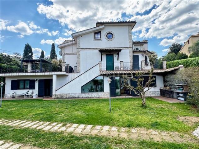Villa Indipendente in vendita a Monte Caminetto, Roma Capitale