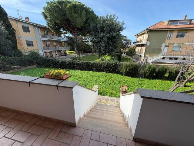 Villa Indipendente in vendita a San Gordiano, Roma Capitale