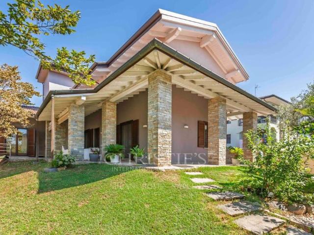 Villa Indipendente in vendita a Gaggiolo, Piemonte