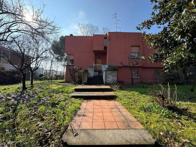 Villa Indipendente in vendita a Lubiana, Sorbolo