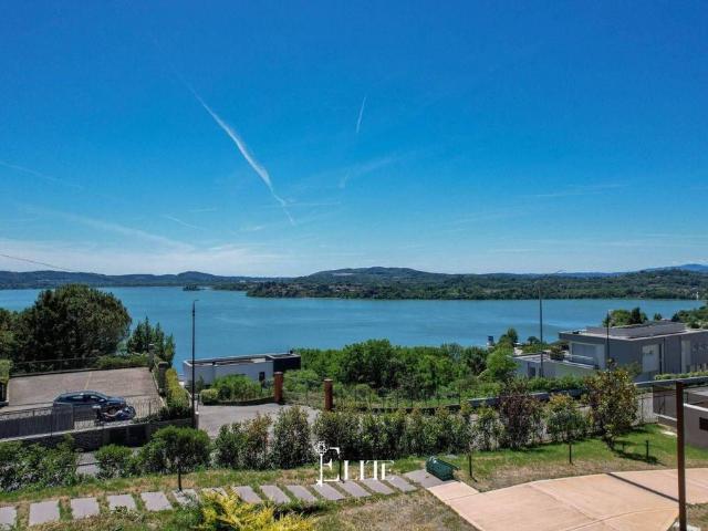 Villa Indipendente in vendita a Comunità Montana Valli del Verbano, Gavirate