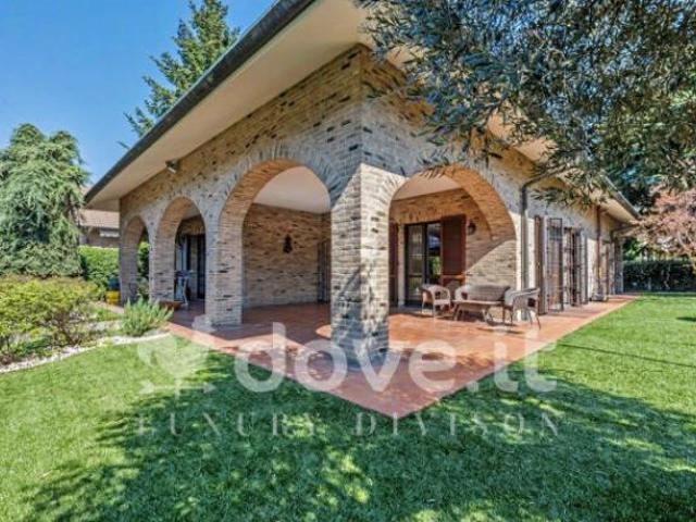 Villa Indipendente in vendita a Cesano Maderno, Lombardia